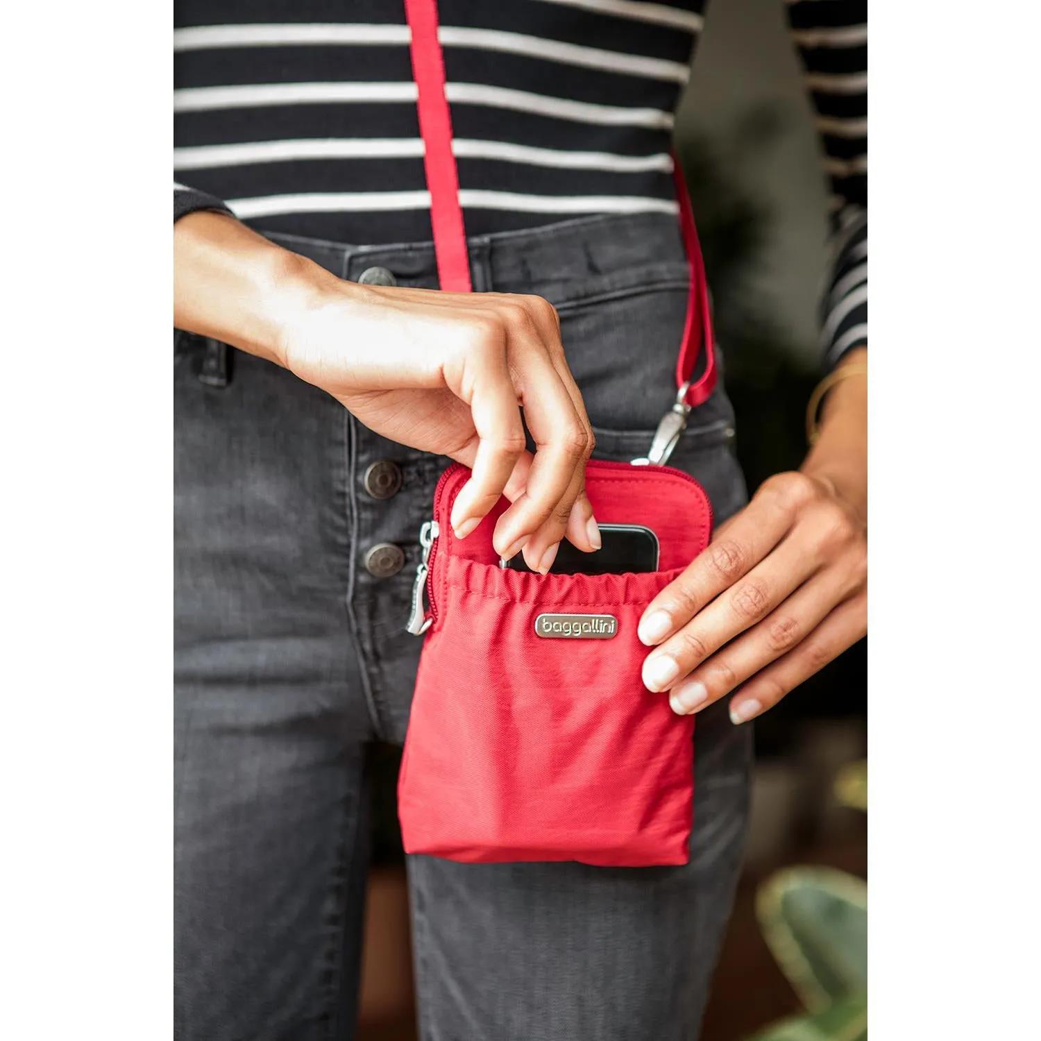 Baggallini RFID Bryant Pouch Midnight Blossom Nylon
