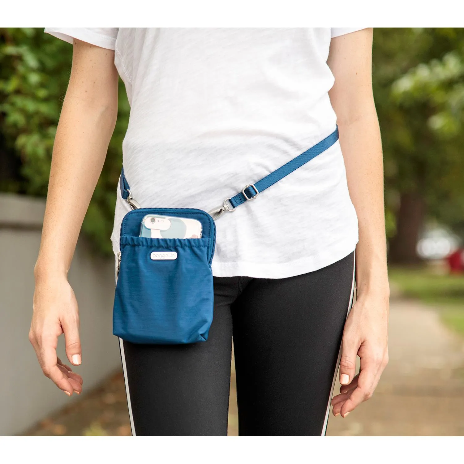 Baggallini RFID Bryant Pouch Midnight Blossom Nylon