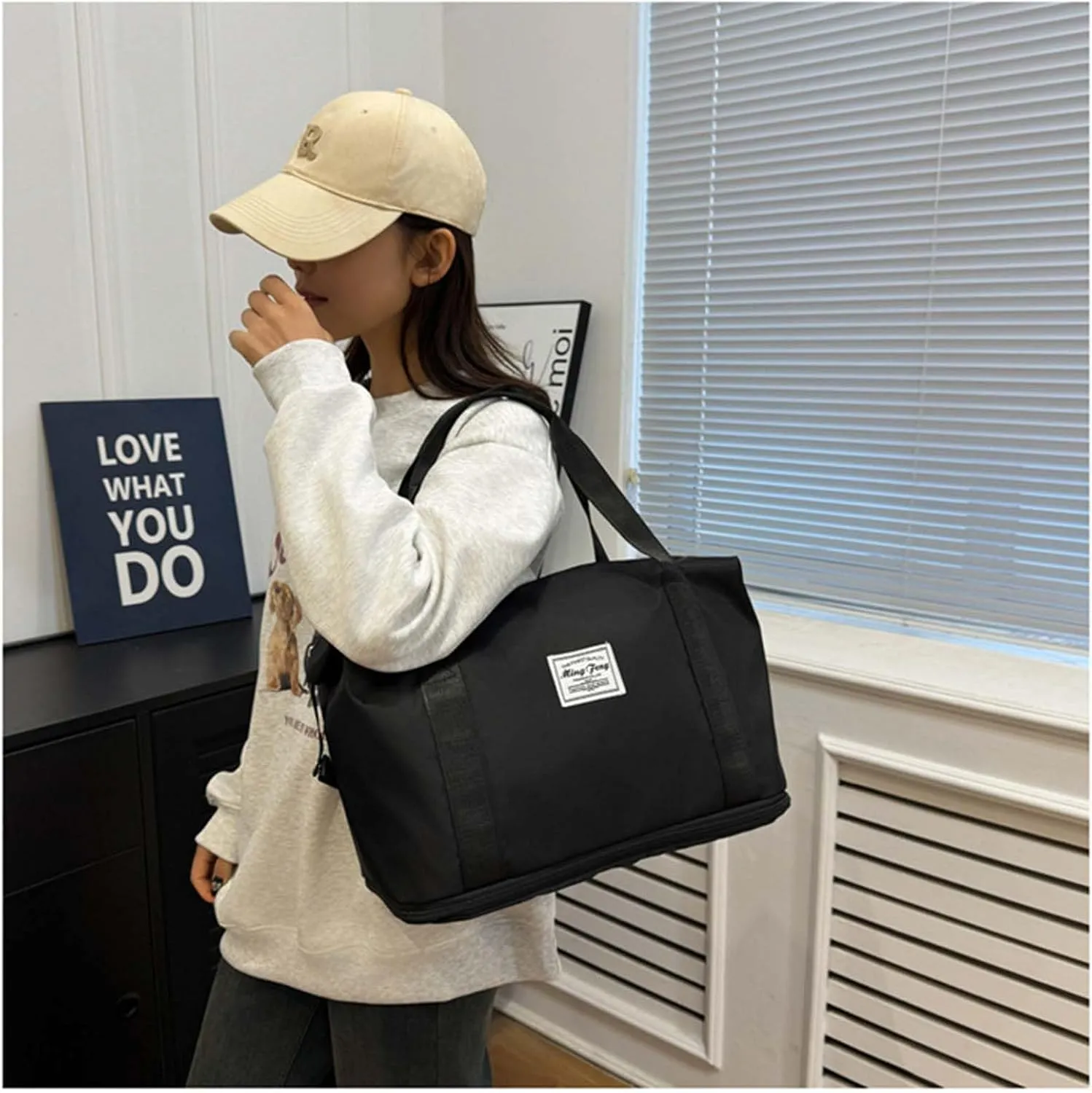 Expandable Travel Duffel Bag Collapsible Waterproof Large Capacity Travel Handbag Sports Gym Bag