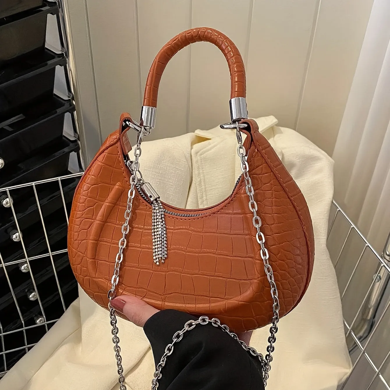 realaiot  Crocodile Embossed Hobo Bag, Fashion Chain Crossbody Bag, Women's Tassel Decor Underarm Purses