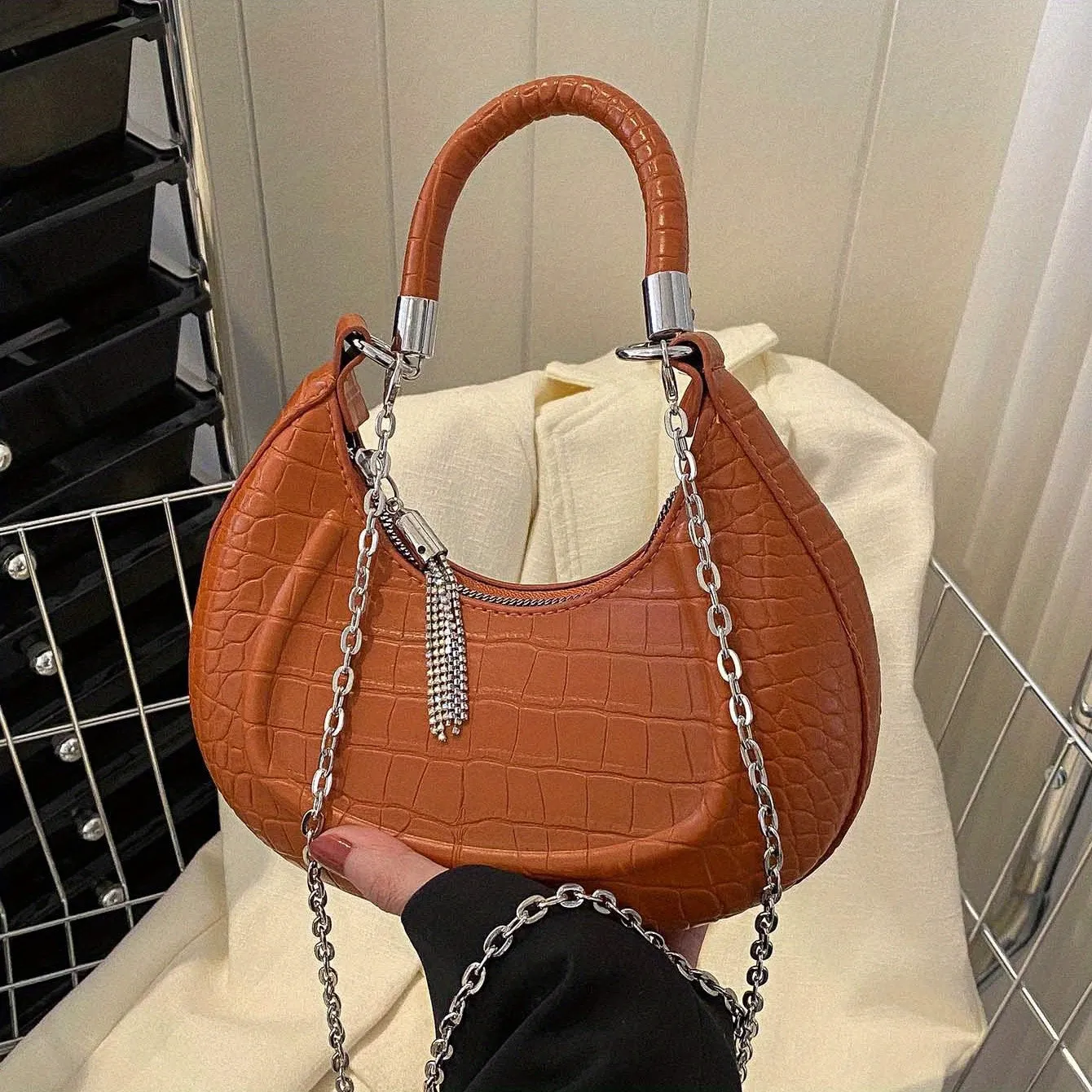 realaiot  Crocodile Embossed Hobo Bag, Fashion Chain Crossbody Bag, Women's Tassel Decor Underarm Purses