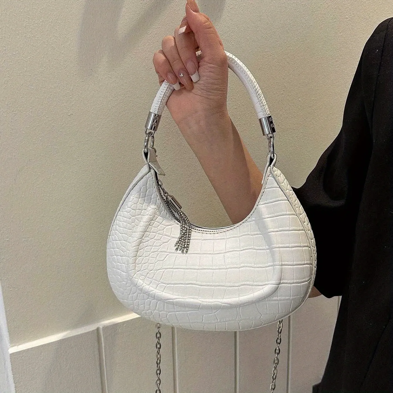 realaiot  Crocodile Embossed Hobo Bag, Fashion Chain Crossbody Bag, Women's Tassel Decor Underarm Purses