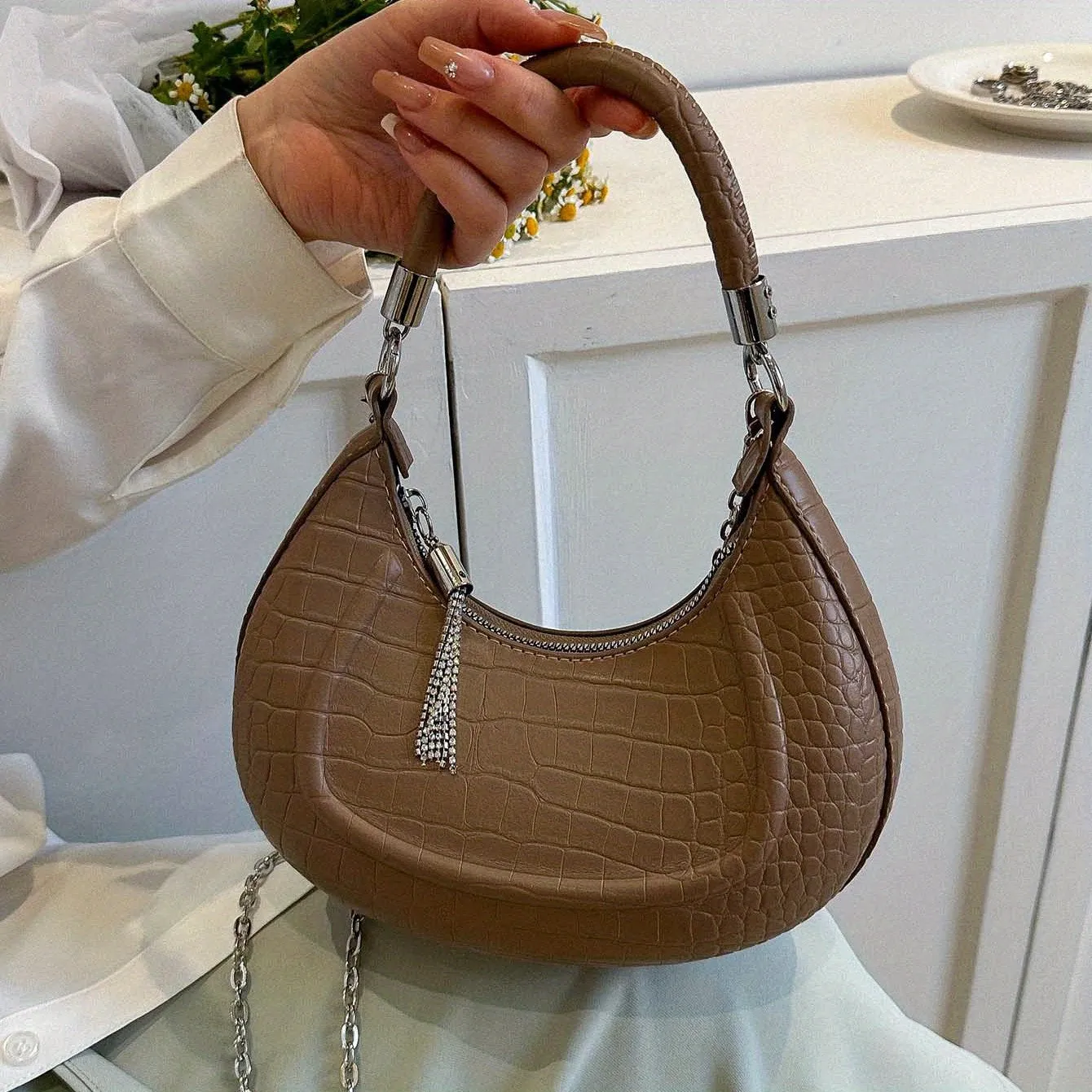 realaiot  Crocodile Embossed Hobo Bag, Fashion Chain Crossbody Bag, Women's Tassel Decor Underarm Purses