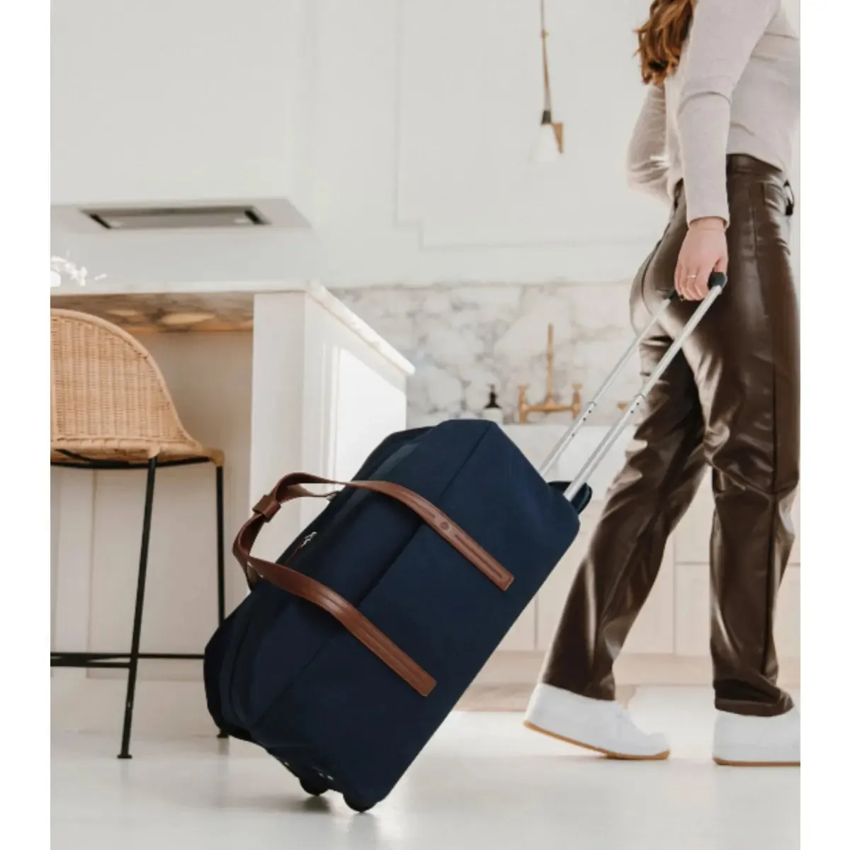 Samsonite Virtuosa Weekender Wheeled Duffle Bag - Navy