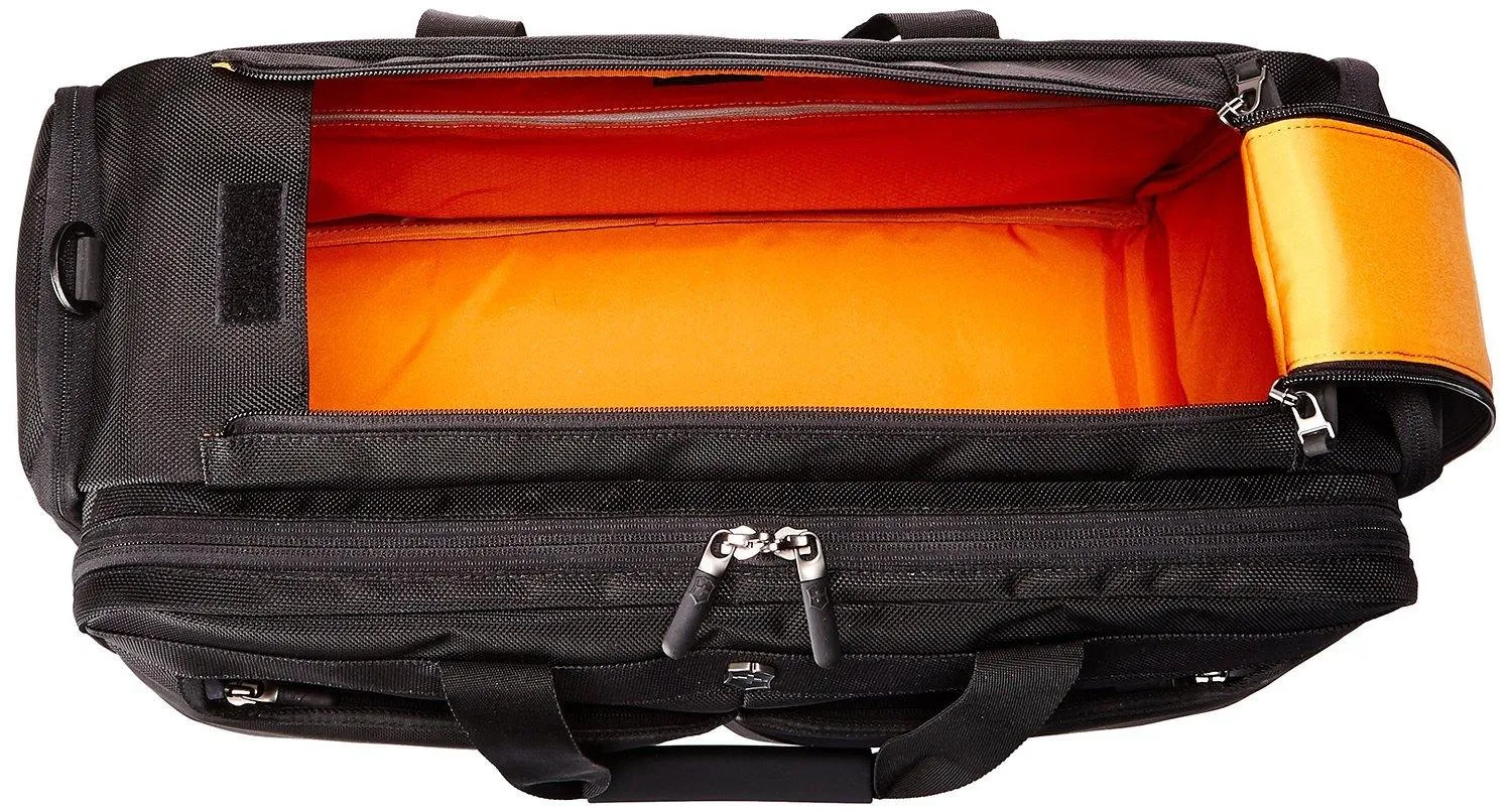 Victorinox Werks Traveler 5.0 Everyday Duffel with Pass Thru Sleeve